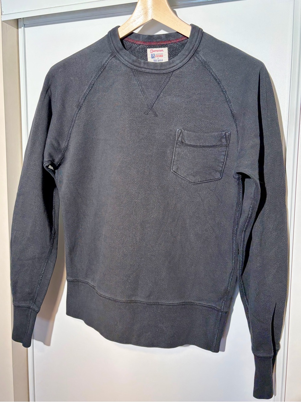 Todd Snyder x Champion Midweight Pocket Sweatshirt Black - Picture 2 of 6